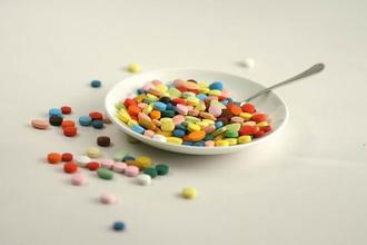 药用辅料市场规模增添，，，，，增添速率较快