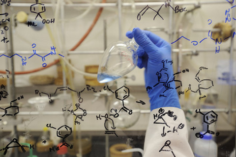 浅谈立异药物开发中的“前药及其设计思绪”