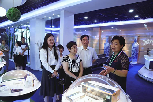 宜昌人福与米乐YY易游举行研发战略相助交流会