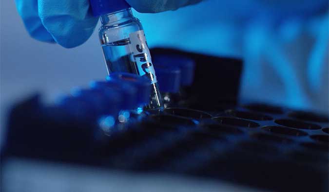 小分子药物发明 丨医学突破的力量