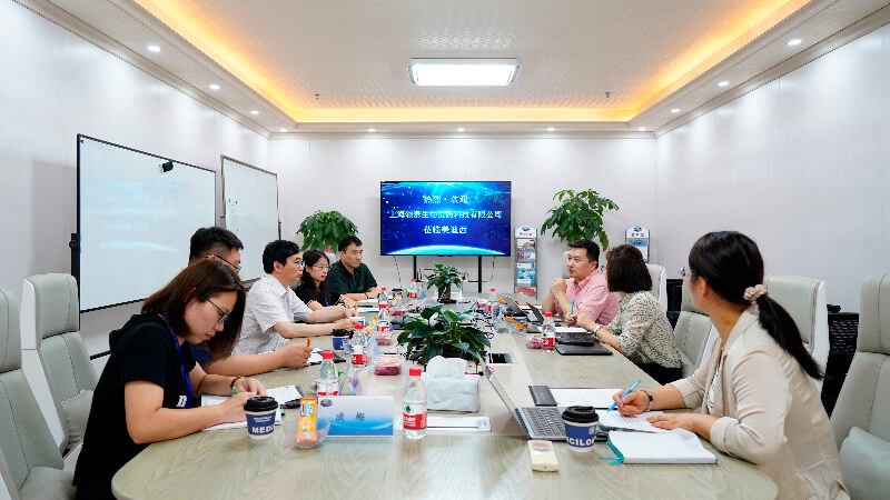 DMPK团队再获客户赞誉，，，，，，，，领泰生物CEO冯焱博士亲临米乐YY易游授奖.jpg